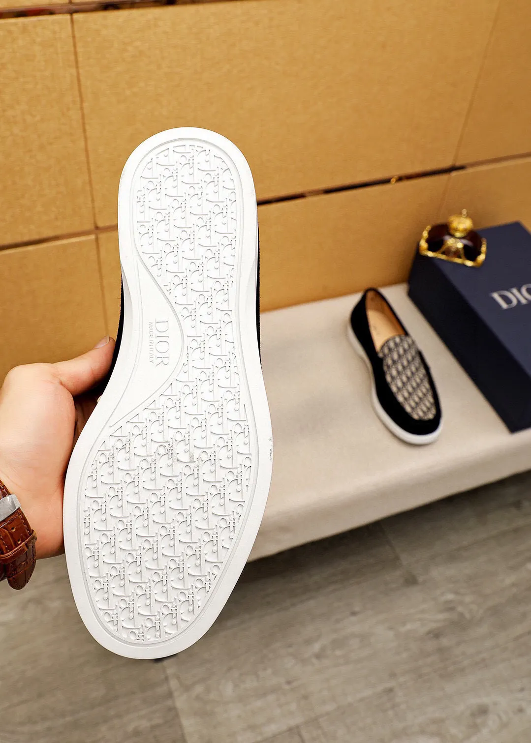 Men's shoes 💰460 💐 Product trademark: Dior "Dior" casual leather shoes Regular size: 38-44 (45.46.47🉑️Customized) Product materials: Selected Italian imported first-layer calfskin upper, imported water-dyed 🐂 cowhide lining. Strong three-dimensional visual effect, rubber outsole Color: 3⃣️colors available